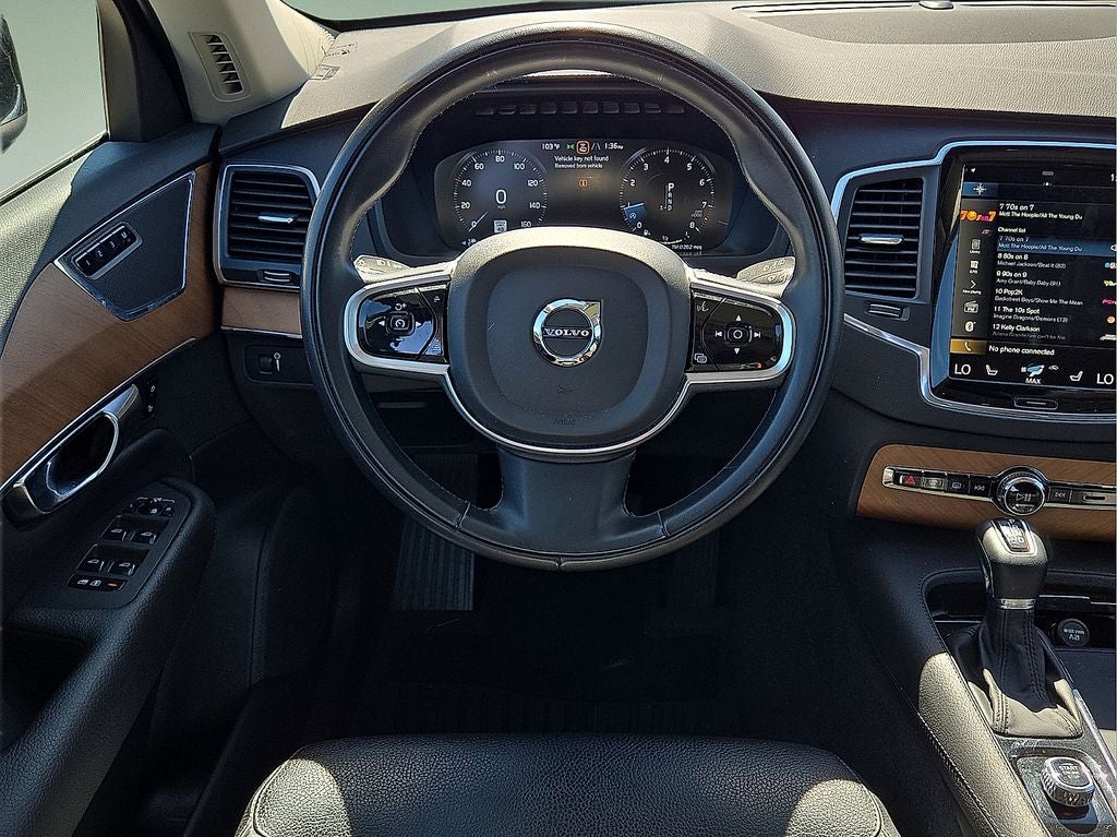 2022 Volvo XC90 T6 Momentum