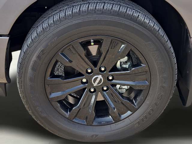 2023 Nissan TITAN Crew Cab SV