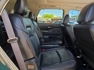 2024 Nissan Pathfinder SL