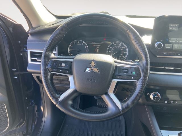 2024 Mitsubishi Outlander Base