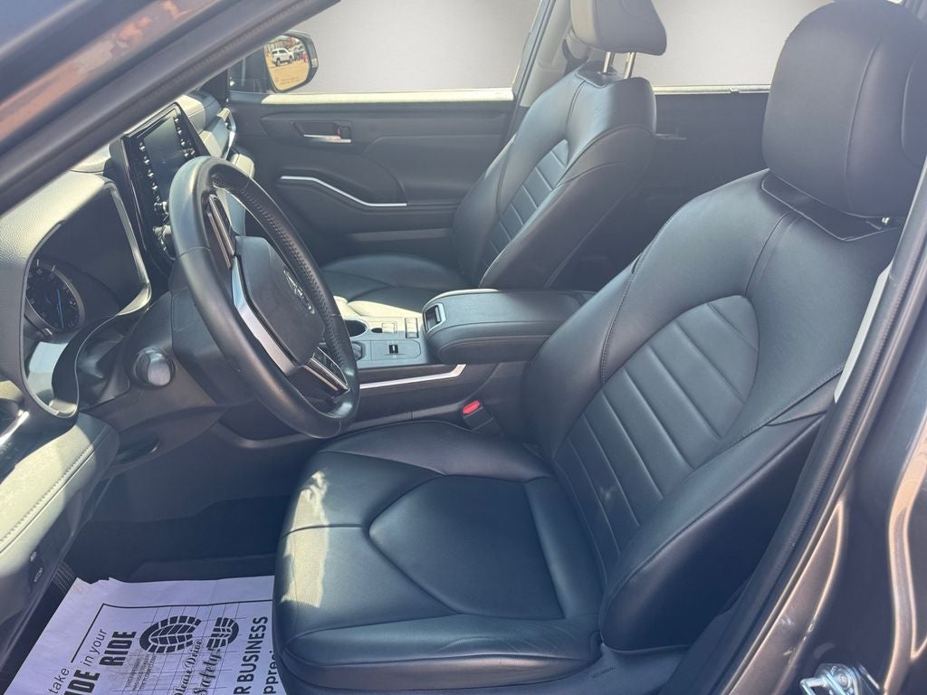 2022 Toyota Highlander Hybrid XLE