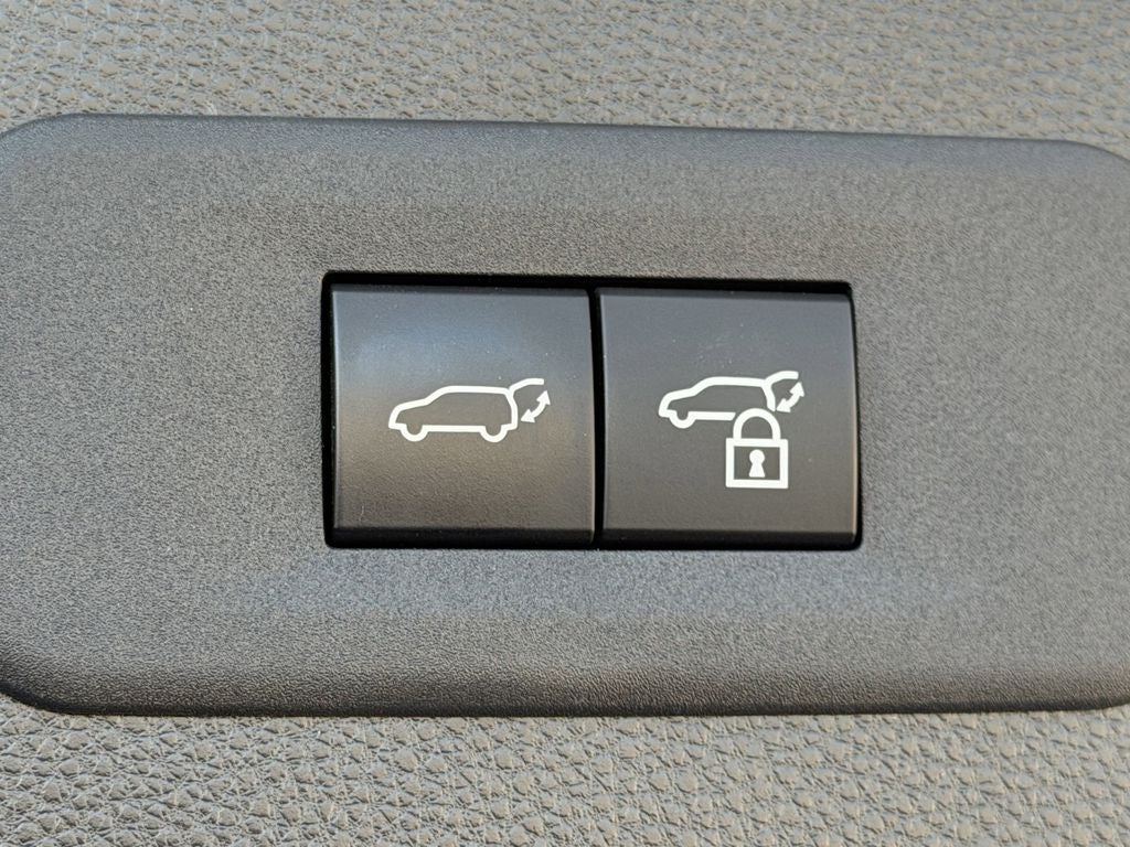 2025 Toyota Crown Signia XLE