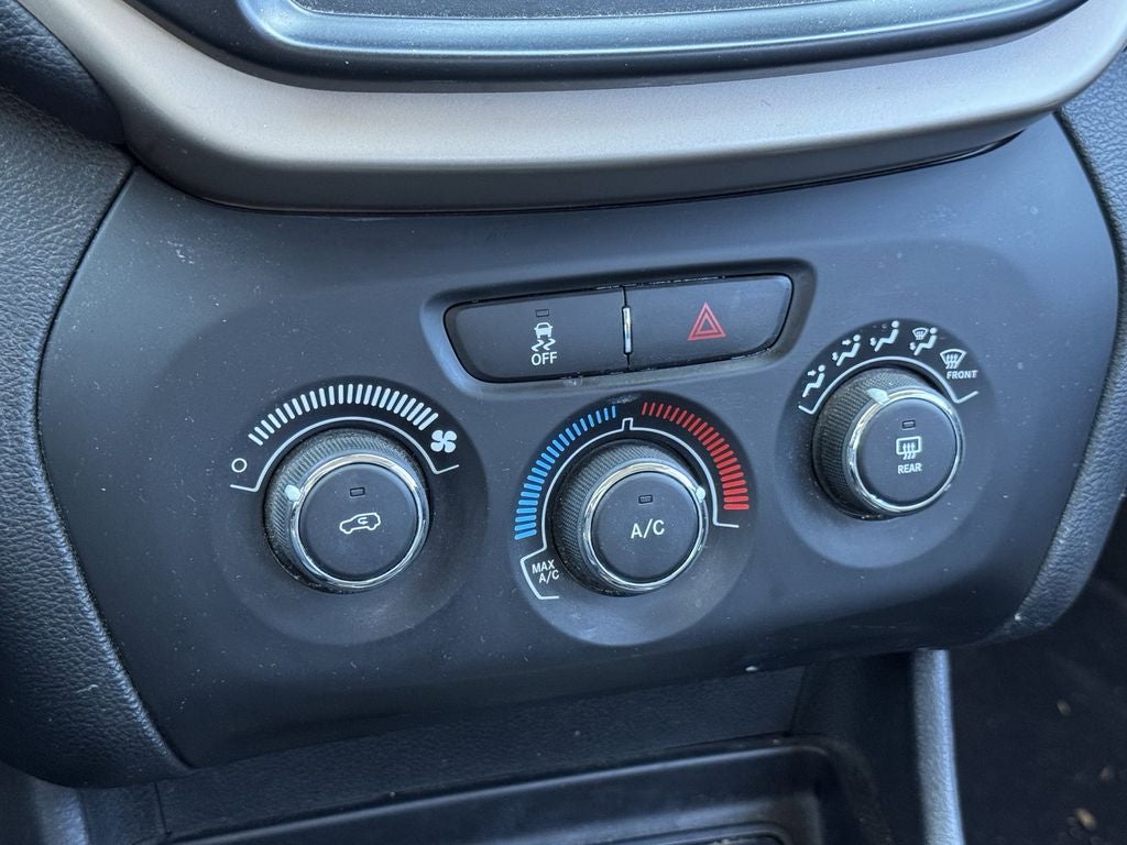 2016 Jeep Cherokee Sport