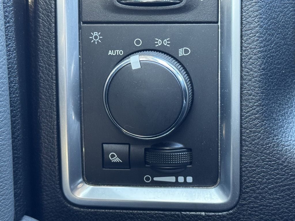 2019 RAM 1500 Classic SLT Crew Cab 4x4 6'4' Box