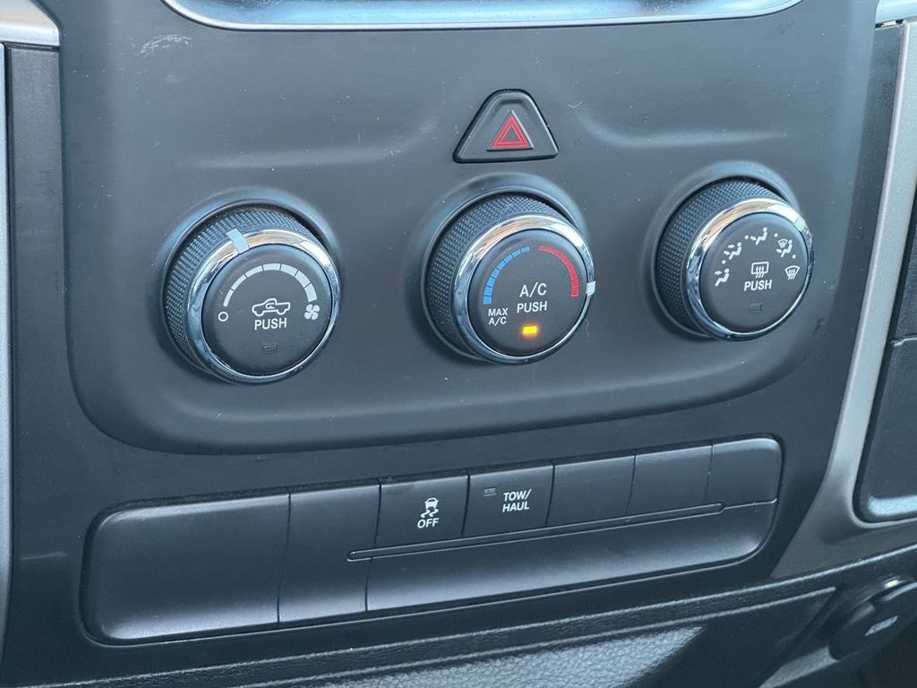 2019 RAM 1500 Classic SLT Crew Cab 4x4 6'4' Box