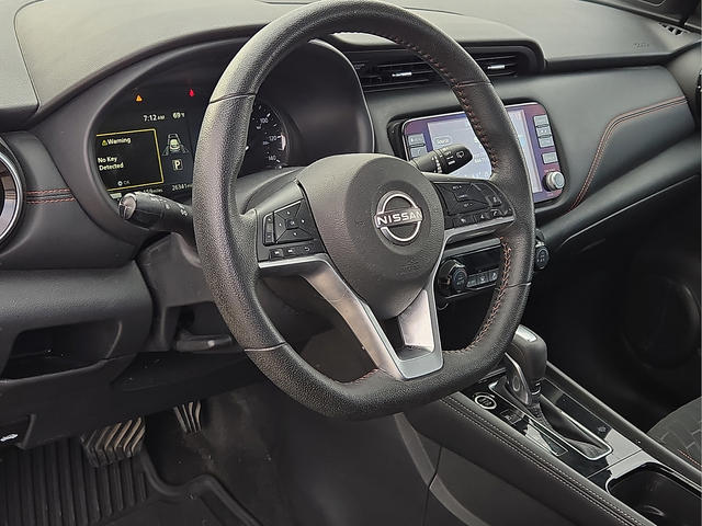 2023 Nissan Kicks SR