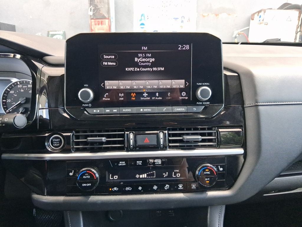 2024 Nissan Pathfinder SV